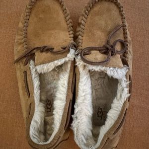 Women’s Ugg Moccasin Slippers!! Size 9!